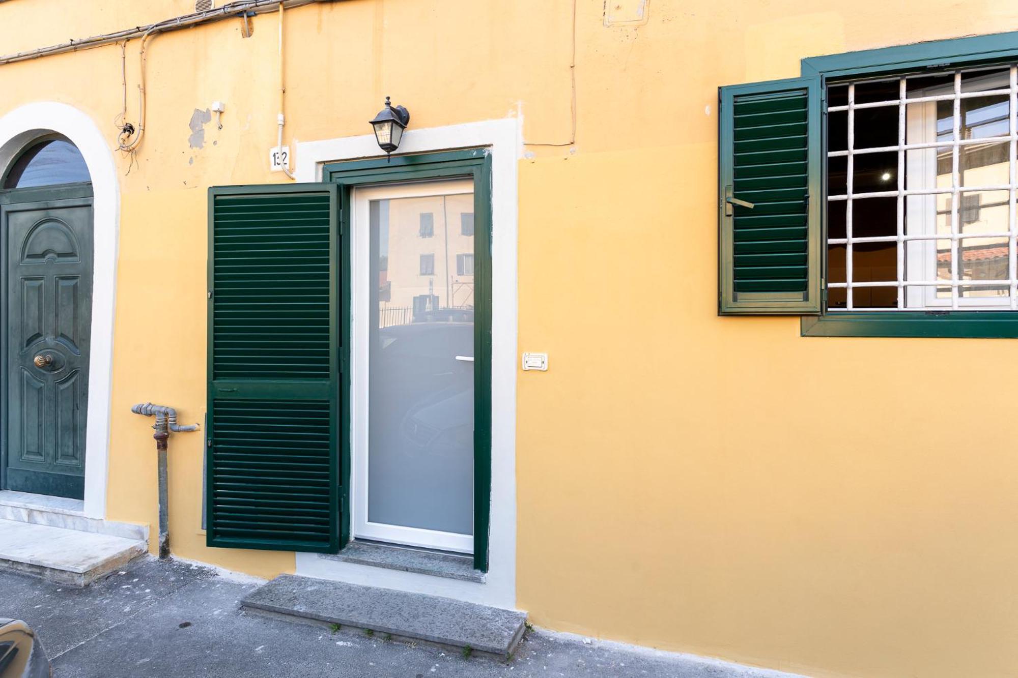 Livorno Yellow Apartament Near The Sea Exterior photo